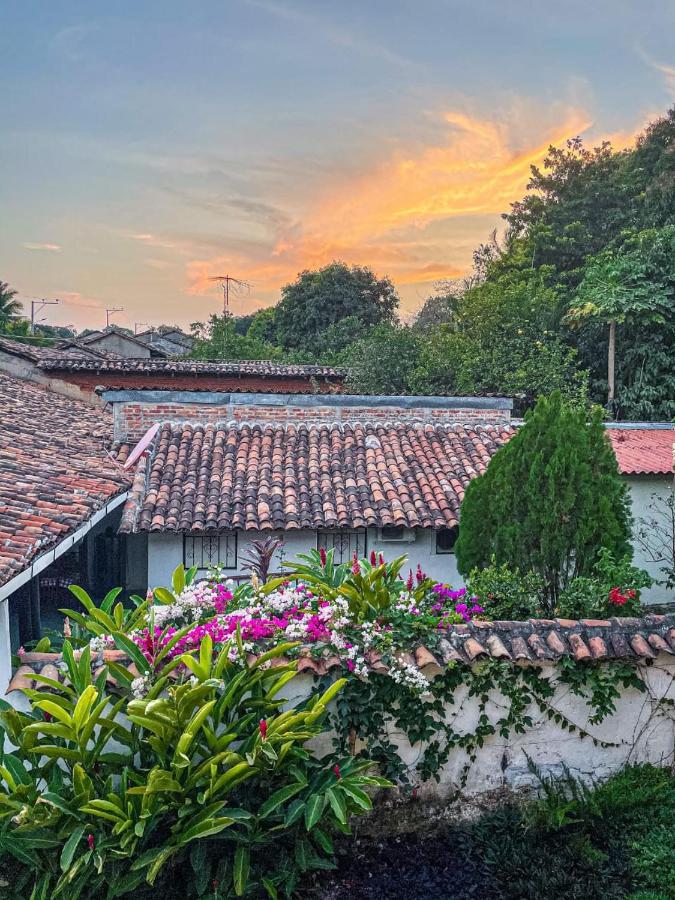 Отель Casa 1800 Suchitoto Boutique Экстерьер фото